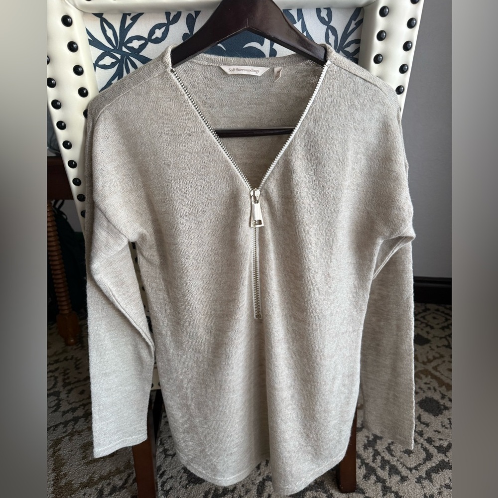 Soft Surroundings Women's Beige Oatmeal V-Neck lightweight Sweater